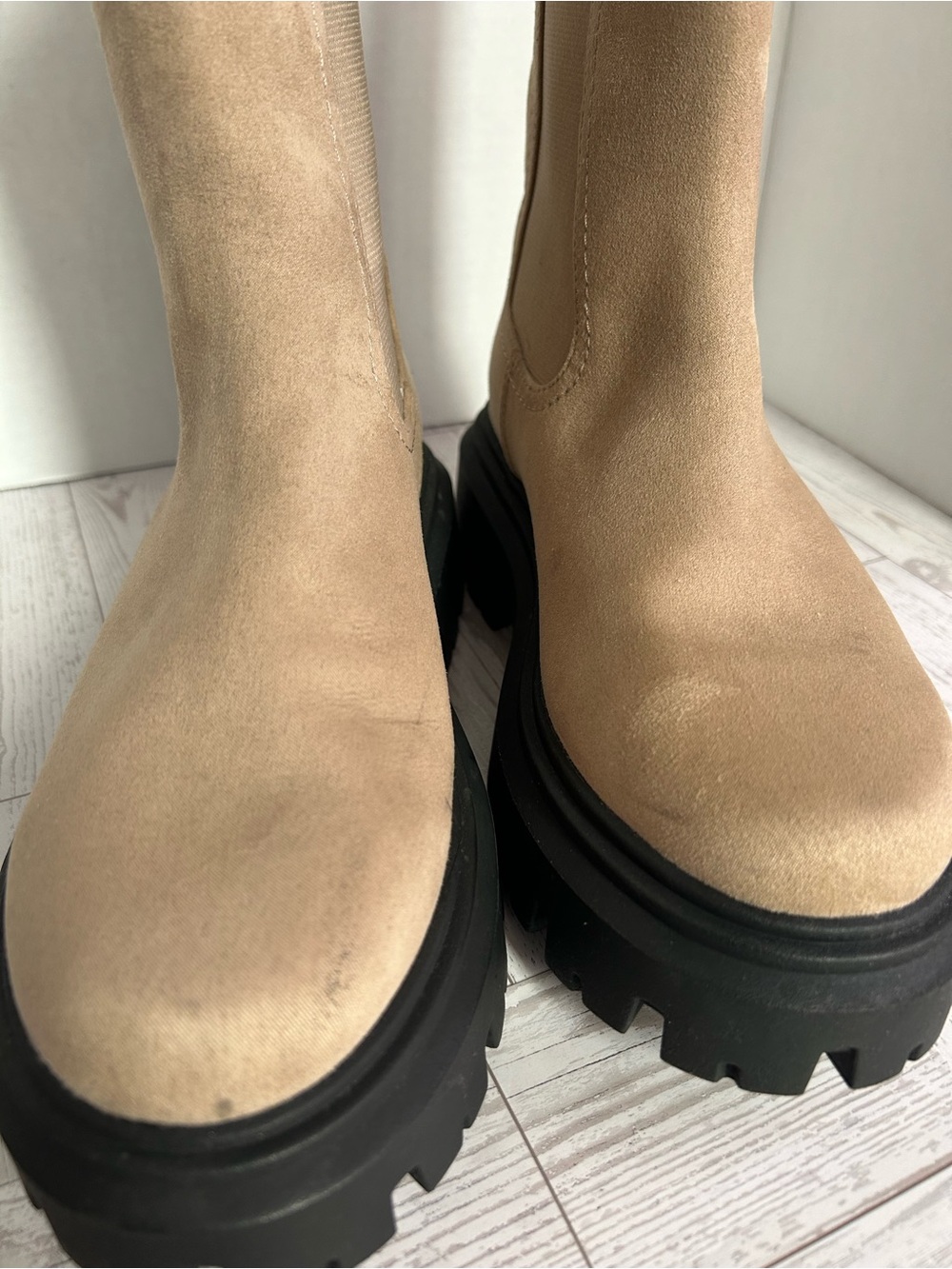 H&M Women's Chunky Chelsea Boots in Tan